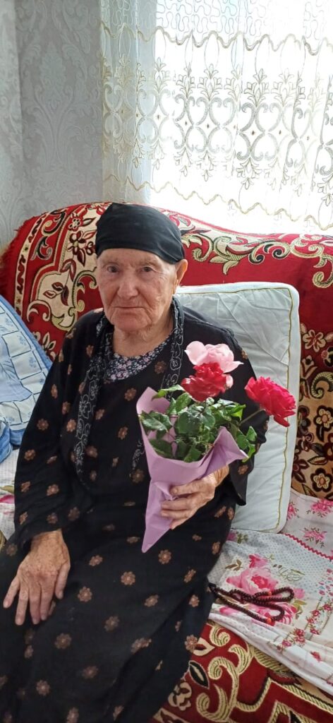 Социальные работники отделения социального обслуживания граждан пожилого возраста и инвалидов №1 сердечно поздравляют своих подопечных с праздником Дня пожилого человека.