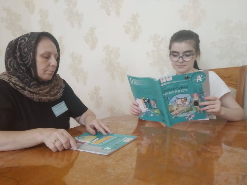 Рабочие будни специалиста по работе с семьей и детьми ГБУ РД КЦСОН в МО «Сергокалинский район»Магомедовой Н.А . Покупка товаров промышленного производства, изучение финансовой грамотности.