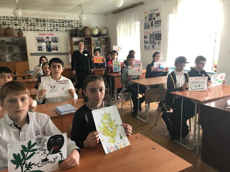 Специалисты отделения социального обслуживания на дому детей и семей с детьми ГБУ РД КЦСОН в МО "Сергокалинский район" провели беседу и конкурс рисунка по профилактике наркомании, а так же было проведено анкетирование учащихся с целью выявления отношения 