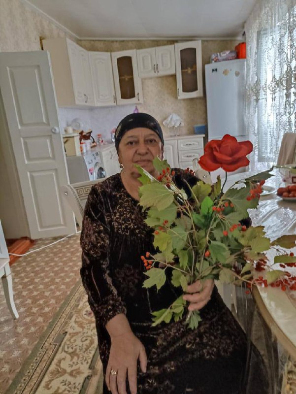 Социальные работники с. Сергокала поздравили своих получателей социальных услуг с Днём пожилых людей.