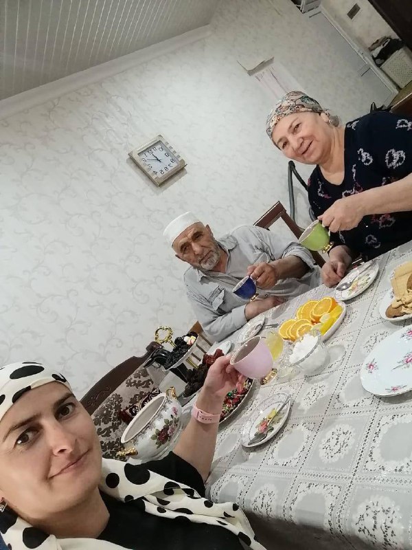 Социальные работники с. Сергокала поздравили своих получателей социальных услуг с Днём пожилых людей.