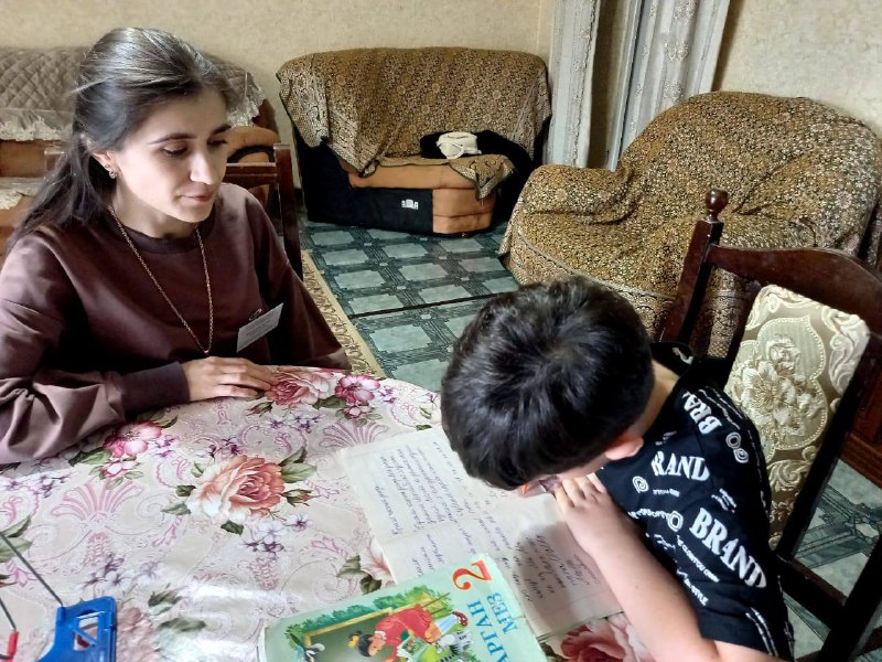 Специалист по работе с семьей и детьми ГБУ РД КЦСОН в МО « Сергокалинский район»Багомедова П. оказание социальных услуг.