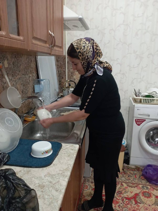 Проверка специалистом по социальной работе Алиевой Р. социальных работников за оказанием определенных услуг