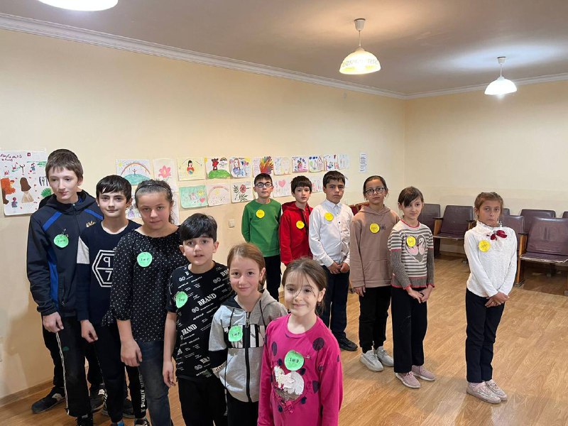 В комплексном центре социального обслуживания населения организован детский кружок "Всезнайка"для детей из малоимущих и многодетных семей.