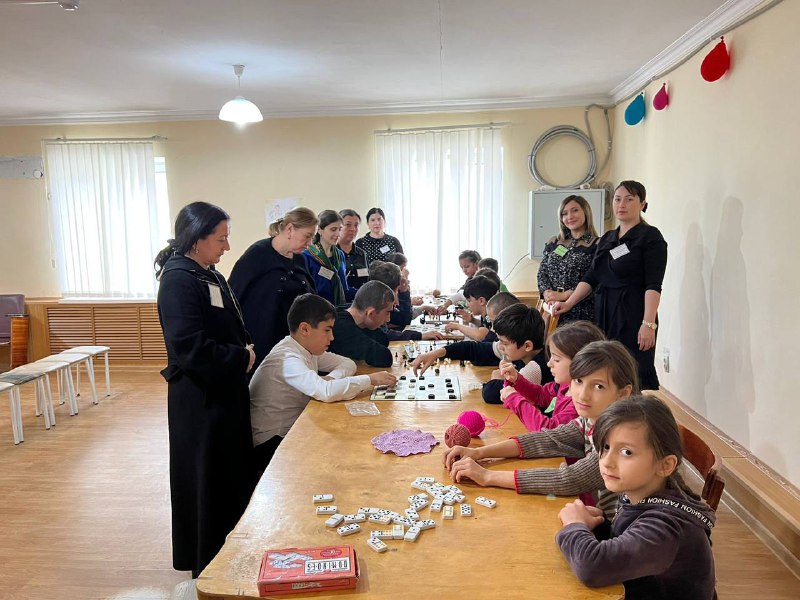 В комплексном центре социального обслуживания населения организован детский кружок "Всезнайка"для детей из малоимущих и многодетных семей.