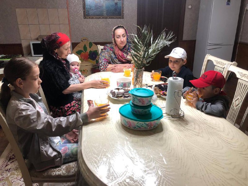 Специалисты отделения семьи и детей ГБУ РД КЦСОН в МО «Сергокалинский район»провели со своими получателями социальных услуг мероприятия,приуроченные ко Дню семьи.