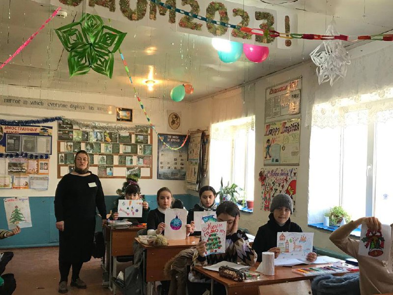 Специалист по работе с семьей ГБУ РД КЦСОН в МО «Сергокалинский район» Шихшабекова М.А провела мероприятие в 6 кл на тему»Новогодний наряд»,организовали конкурс рисунков
