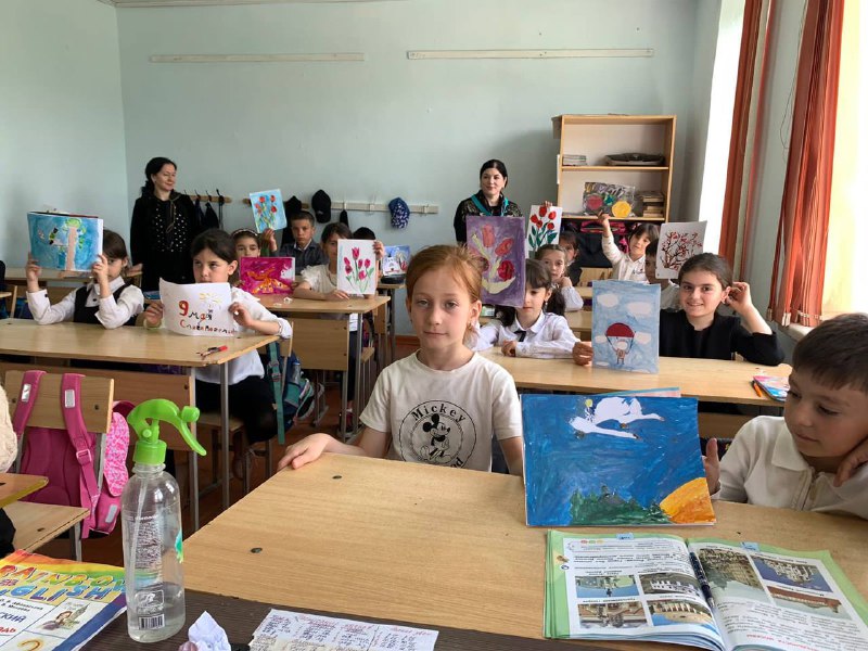 Социальные Педагоги отделения семьи и детей ГБУ РД КЦСОН в МО «Сергокалинский район» Бибулатова М и Алишихова Р, провели в СОШ 1 , среди учащихся конкурс на лучший рисунок.