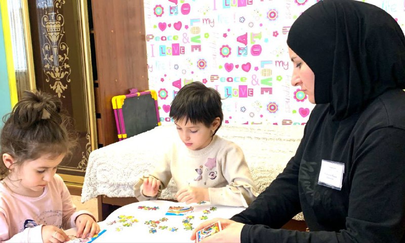 Одним из важнейших качеств сиделки является умение выстроить эмоциональный контакт со своим подопечным. Будни Алгасановой М .с подопечной И.А
