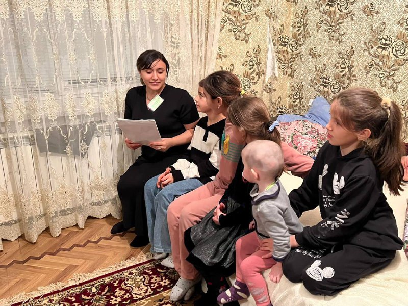 Социальный педагог Муртазалиева Р. провела беседу на тему : Социальная сеть и зависимость от неё .