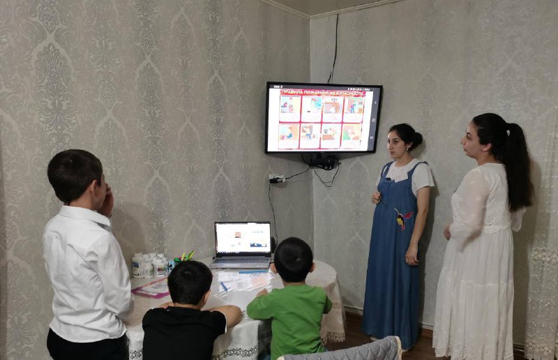 Медсестра с функцией сиделки Магомедова Зухра и м/с по массажу Ибрагимова Кистаман. Провели ознакомительный урок по теме "Правила поведения на воде" и " Правила поведения при пожаре"