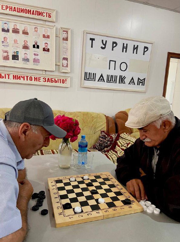 Турнир по шашкам приуроченный ко дню социального работника.