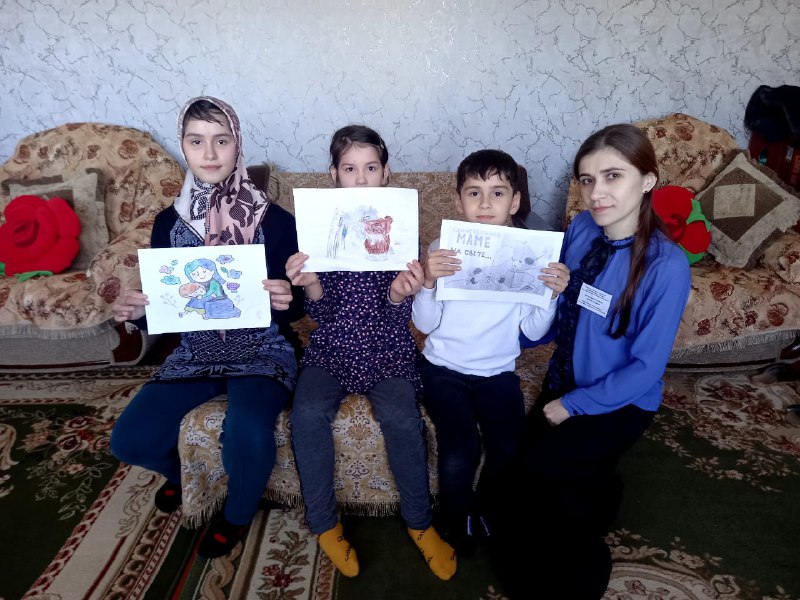 🔺Специалист по работе с семьей и детьми Багомедова Патимат Напомнила своим подопечным о предстоящем Дне Матери.