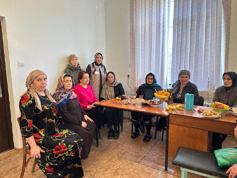 💥Специалисты по работе с семьей и детьми Джупанова Ханум, Абдуллаева Зухра и Шихшабекова Муршидат организовали и провели особое мероприятие в честь Дня матери для семей, находящихся в трудной жизненной ситуации.