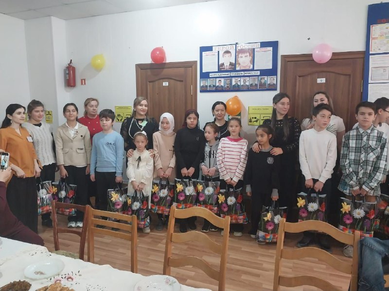 💥Специалисты отдела семьи, в сотрудничестве с заведующей отделением семьи, Мусаевой Салимат организовали замечательное мероприятие, приуроченное ко Дню инвалида.