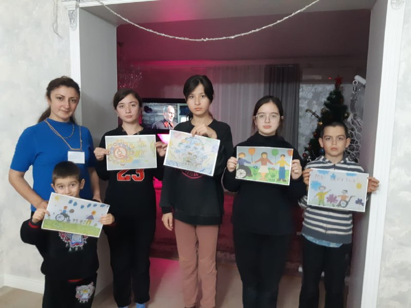 🔺Специалист по работе с семьёй и детьми Багандова Разият поздравила всех своих получателей социальных услуг с Международным Днём инвалидов.