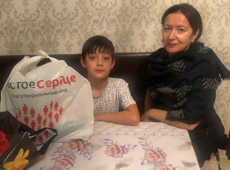 📌Социальный педагог Алишихова Раисат посетила своего подопечного, Закарьяева Магомедали, чтобы оказать ему материальную помощь от благотворительного фонда «Чистое сердце» в виде продуктового набора.