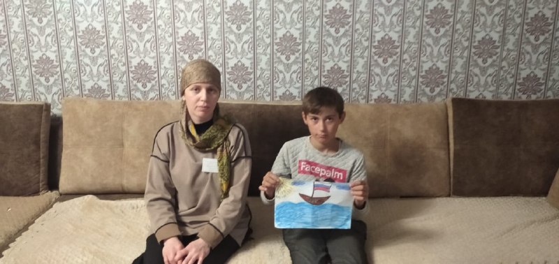 ✔️Специалист по работе с семьей и детьми, Джупанова Ханум посетила своих подопечных и провела с ними патриотическую беседу, посвящённую Дню конституции РФ.