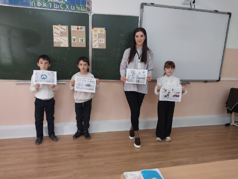 👤Психолог Центра Ибрагимова Асият провела беседу на тему «Психология детей и безопасность дорожного движения» с учащимися МКОУ СОШ №2.
