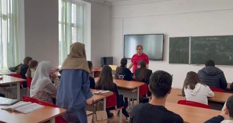 💥Специалисты и психолог Комплексного центра Сергокалинского района провели беседы в школе №1 с учащимися 7 и 10 классов на тему "Наркомания-это беда, наркомания - путь в никуда".