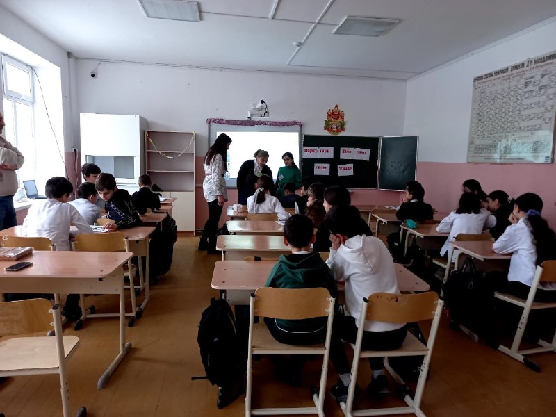 💥Специалисты и психологи Комплексного центра Сергокалинского района посетили школу №2 и провели тестирование на тему "Подросток и наркотики".