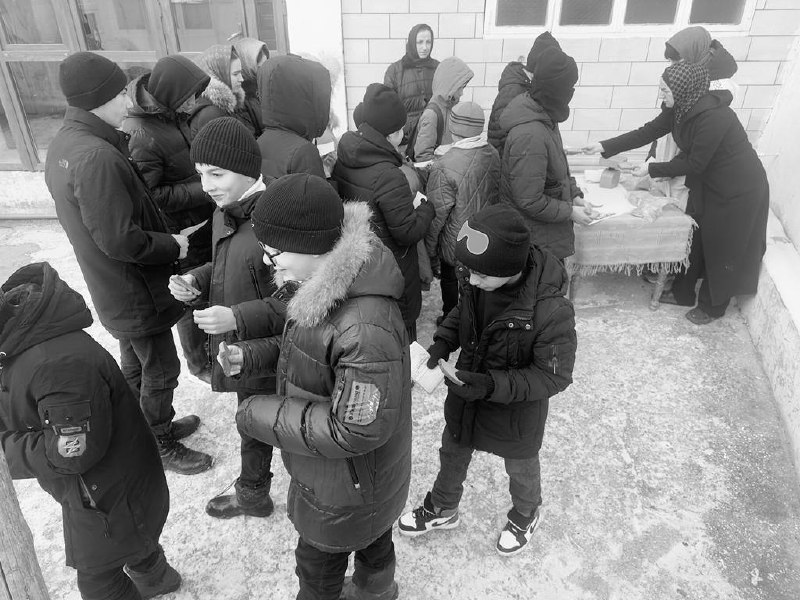 🔺Специалисты по работе с семьёй Замира Багомедова и Айгумова Эльмира провели акцию "Блокадный хлеб" приуроченную к 80-летию полного освобождения Ленинграда от фашистской блокады.