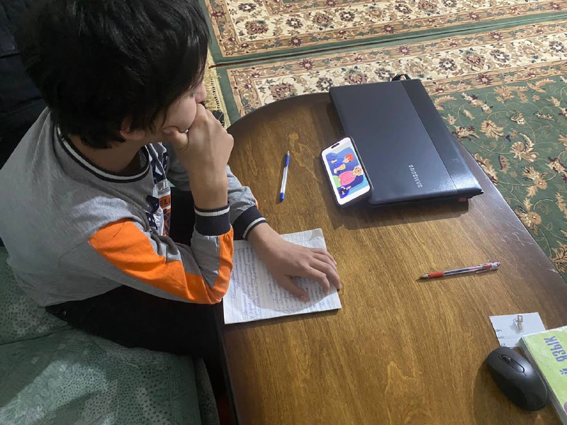 ✅В рабочий день специалиста по работе семьёй и детьми Алиевой Максалины входит посещение своих подопечных, оказывание педагогических услуг и организация досуга для детей.