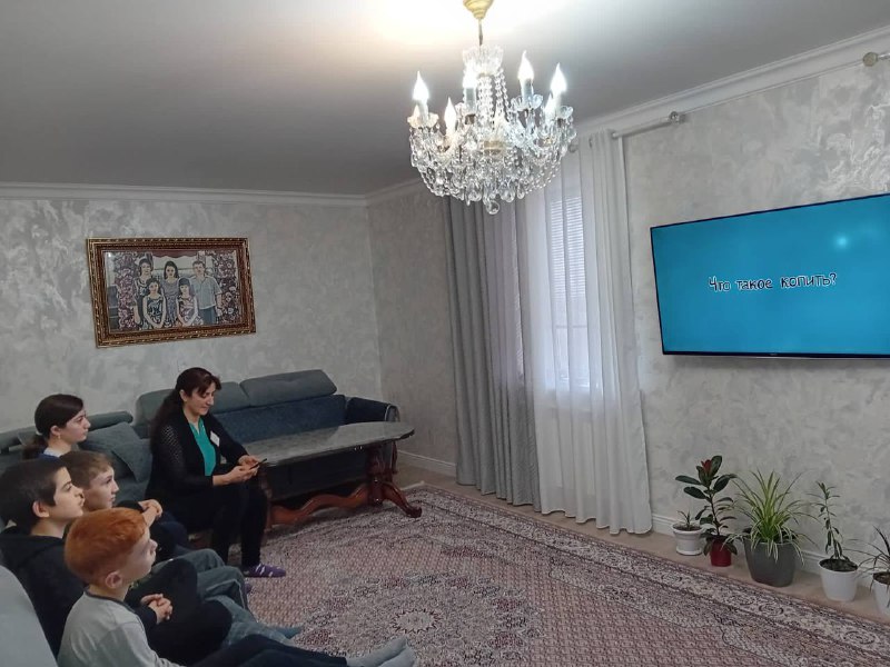 ✅Специалист по работе с семьей и детьми, Багандова Разият организовала просмотр мультфильмов по финансовой грамотности для детей.