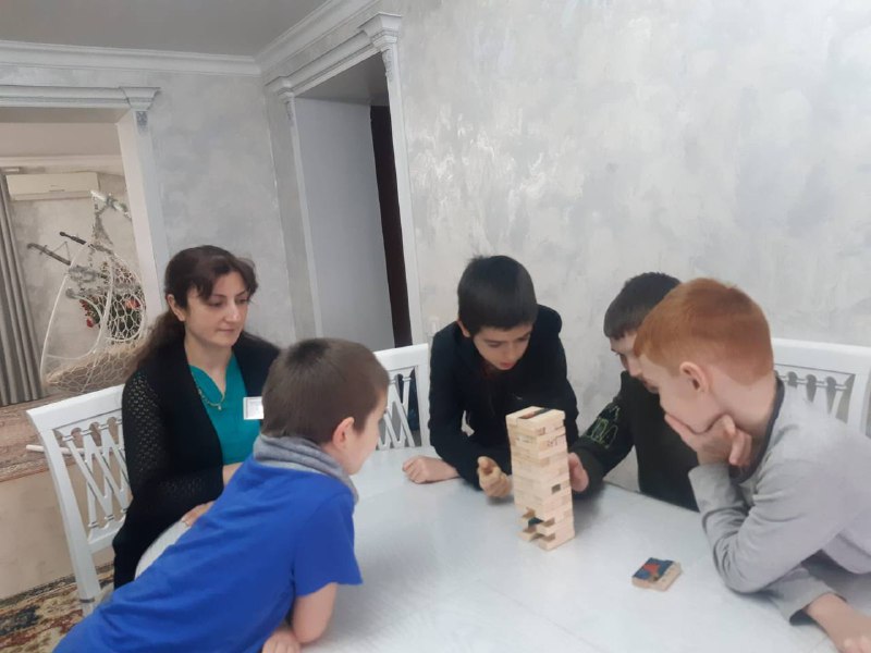🔸Рабочие будни специалиста отдела семьи, Багандовой Разият, наполнены разнообразными активностями, связанными с формированием позитивных интересов у своих подопечных.