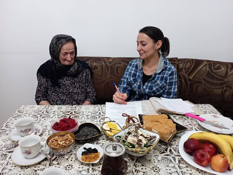 👥Специалисты отделения социального обслуживания на дому граждан пожилого возраста и инвалидов, Алиева Раисат и Бибулатова Марьям, посетили Абакарову Уздият, инвалида 1 группы.