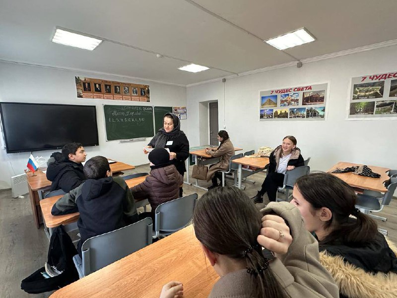 📍Психолог Центра, Шихшабекова Муршидат, провела тестирование восьмиклассников, используя методику "Тест Дерево с человечками" и психогеометрическое тестирование.