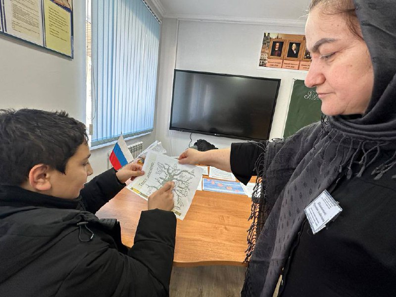 📍Психолог Центра, Шихшабекова Муршидат, провела тестирование восьмиклассников, используя методику "Тест Дерево с человечками" и психогеометрическое тестирование.
