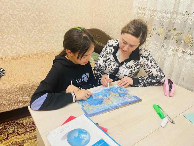 🔸Рабочие будни специалиста отдела семьи, Джалиловой Марзият наполнены разнообразными активностями, связанными с формированием позитивных интересов у своих подопечных,помощь в получении образования.