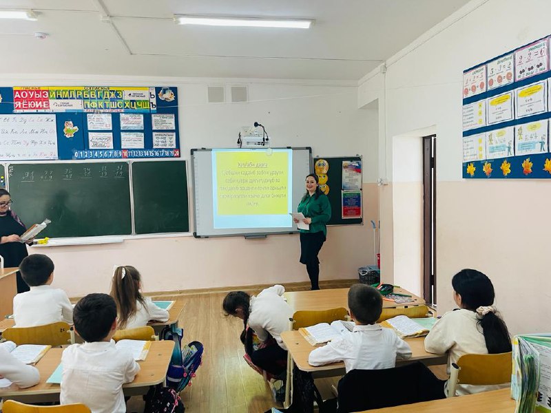 ✅Специалист по работе с детьми Джалилова Марзият и психолог Асият Ибрагимова провели беседу среди учеников 1 и 2 классов школы №2, посвященную «Международному дню родного языка».