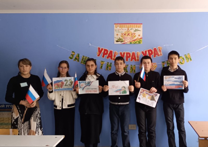 💥Специалист по работе с семьей и детьми Идрисова Марина провела беседу в 8 классе с целью ознакомления учащихся с историей и традициями праздника 23 февраля - Дня защитника Отечества.