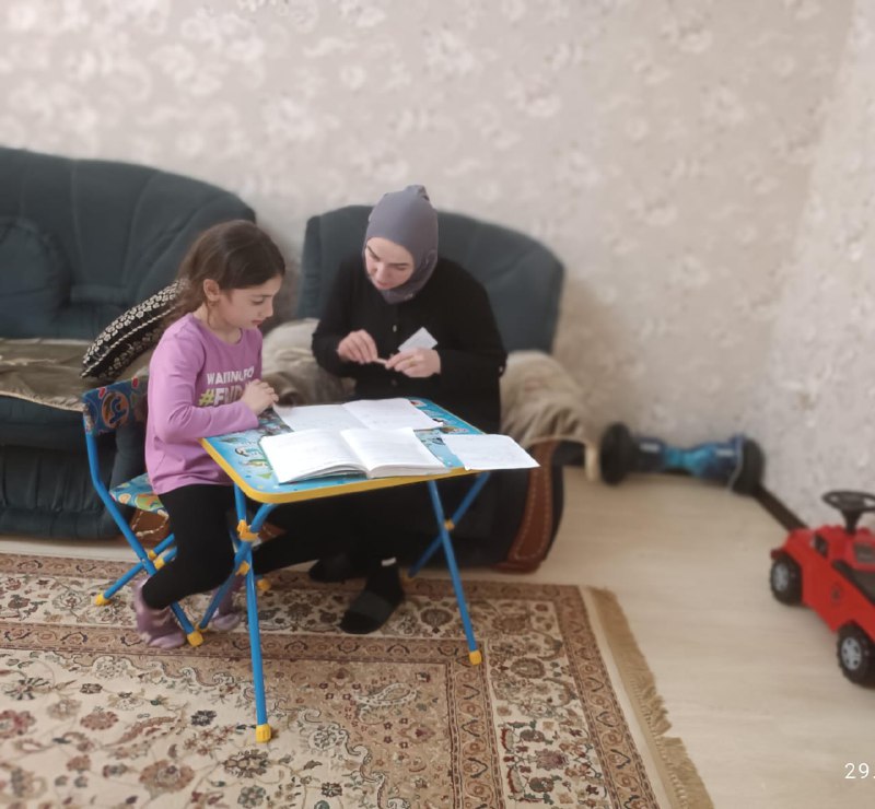 🔸Рабочие будни специалиста отдела семьи Багомедовой Замиры наполнены разнообразными активностями, связанными с формированием позитивных интересов у своих подопечных,помощь в получении образования.