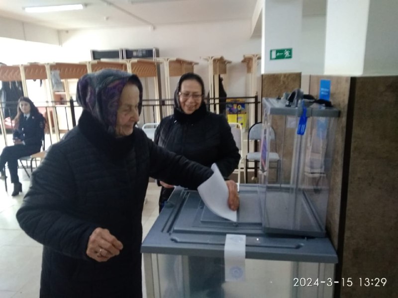 💥Социальные работники Центра продолжают свою важную работу по сопровождению своих подопечных на избирательные участки.