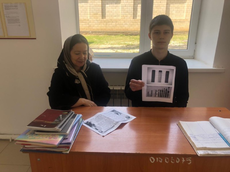 ✅ Социальный педагог Алишихова Раисат провела беседу со своим подопечным на тему "Сигареты убивают твою жизнь".