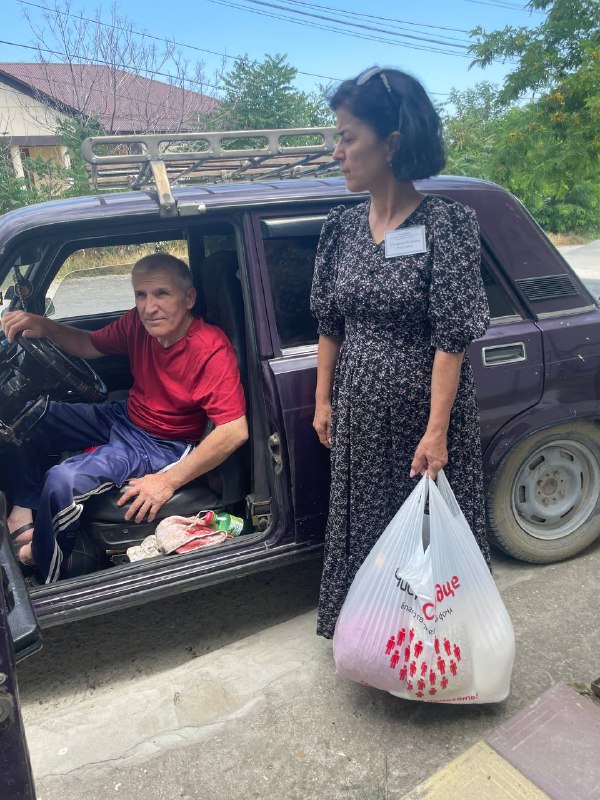 При содействии специалистов Комплексного Центра социального обслуживания населения в Сергокалинского районе оказана материальная помощь в виде продуктового набора через Благотворительный фонд «Чистое сердце».