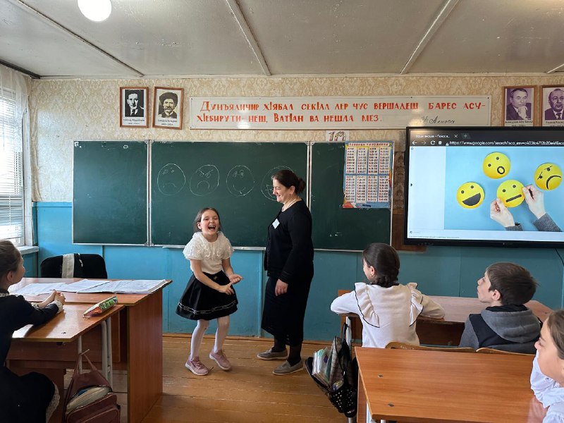 🔺Психолог Центра Шихшабекова Муршидат провела в 4-м классе тест "Ваши эмоции" и предложила учащимся узнать о себе через рисунок.