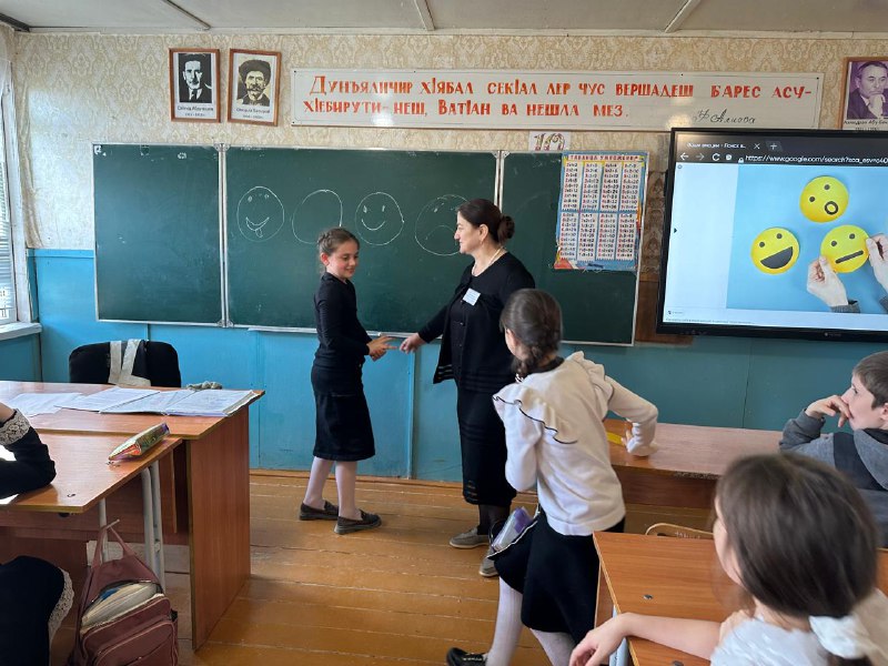 🔺Психолог Центра Шихшабекова Муршидат провела в 4-м классе тест "Ваши эмоции" и предложила учащимся узнать о себе через рисунок.
