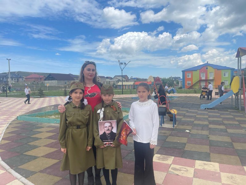 🪖💥🎗Специалист Джалилова Марзият активно приняла участие в мероприятии, посвященном Дню Победы, вместе со своими подопечными.
