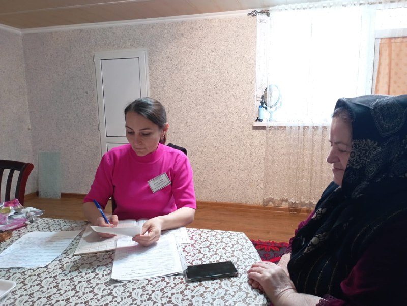 🔸Специалисты отделения социального обслуживания на дому граждан пожилого возраста и инвалидов, Алиева Раисат и Бибулатова Марьям, посетили подопечных соц работницы, проверили качество оказываемых соц. услуг