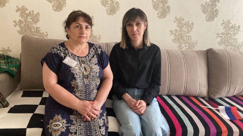 17 июня, в честь светлого праздника Курбан-байрам, работники центра социального обслуживания населения в Сергокалинском районе посетили семьи участников СВО, чтобы поздравить их с этим важным событием.