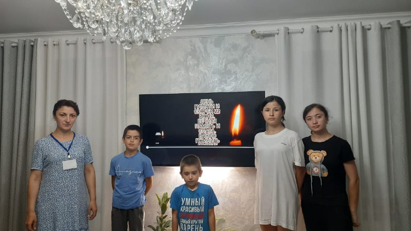 Специалист по работе с семьёй в с. Краснопартизанск Багандова Разият провела с юными получателями социальных услуг беседу, посвящённую Дню памяти и скорби.