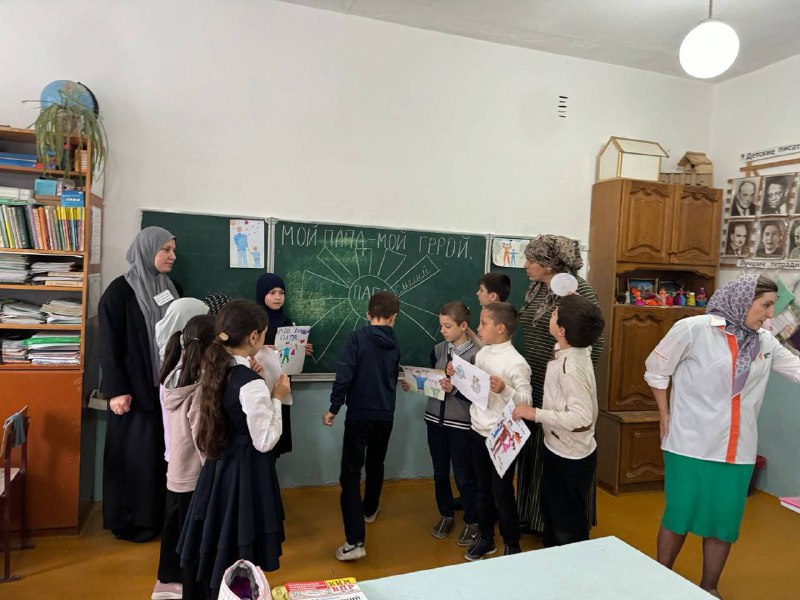 ✅Специалист по работе с семьей и детьми Алиева Максалина совместно со школой провели мероприятие ко дню папы, которое состоялось 17 июня.