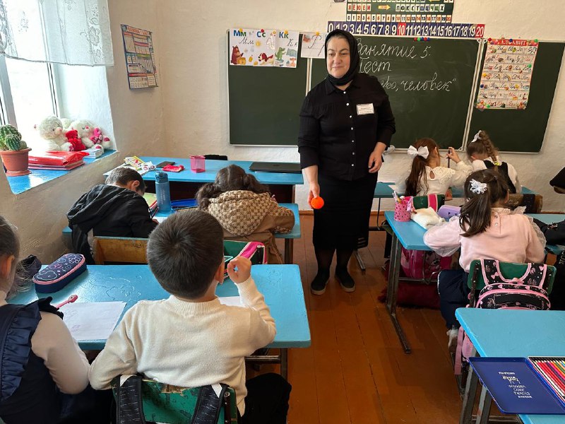 ✅Психолог отделения семьи Шихшабекова Муршидат провела в 1 классе психологическую методику "Зачем ходить в школу".