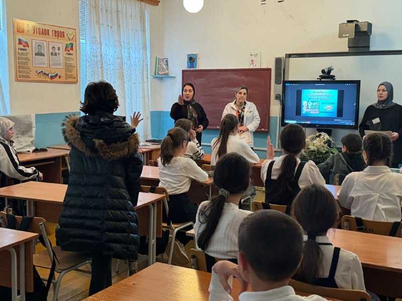 ✅Специалисты по работе с семьей и детьми совместно со школой провели беседу на тему вреда курения.