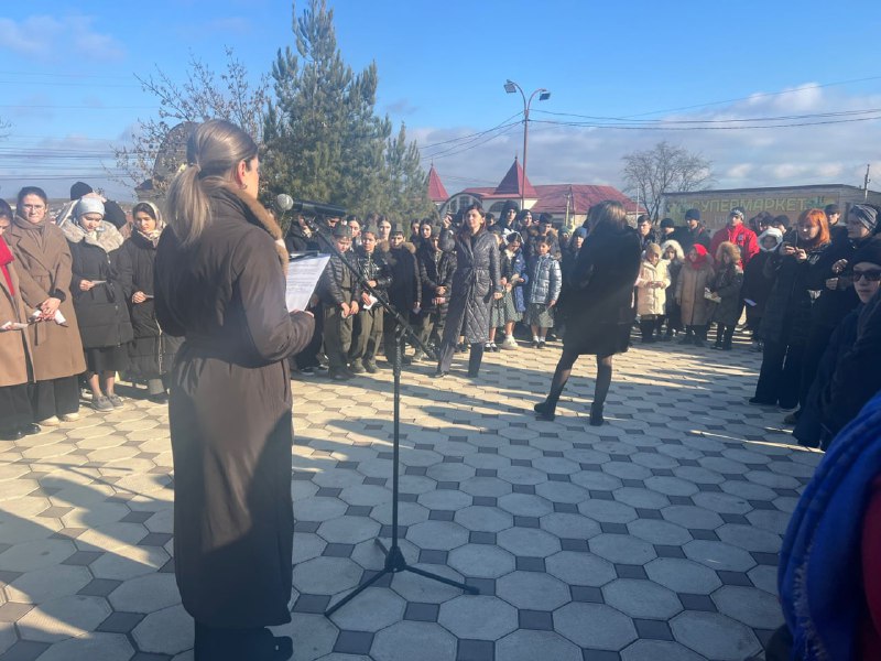Специалисты отдела семьи приняли участие в мероприятии, приуроченного ко Дню снятия блокады Ленинграда. Мероприятие прошло в Центральном парке Сергокалы. Мероприятие было организовано администрацией района.