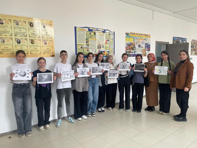 Специалисты отделения семьи провели акцию "Терроризму и экстремизму нет!" в СОШ №1, раздали буклеты.